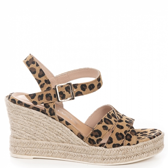 PLATFORM 2420-MARE LEOPARD